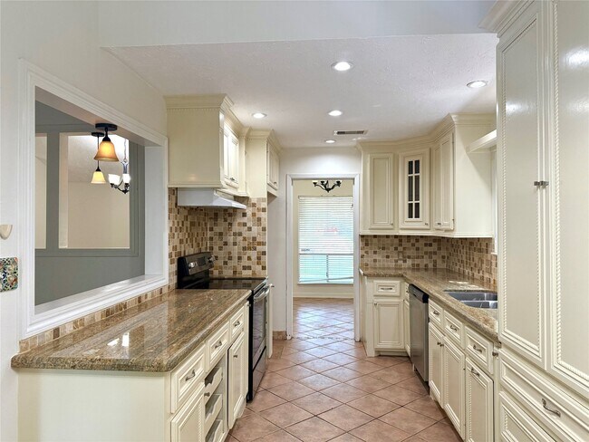 Building Photo - 6927 Windy Pines Dr