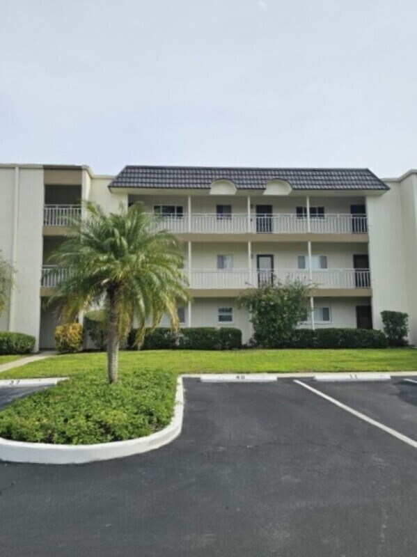 Building Photo - 4595 Chancellor St NE