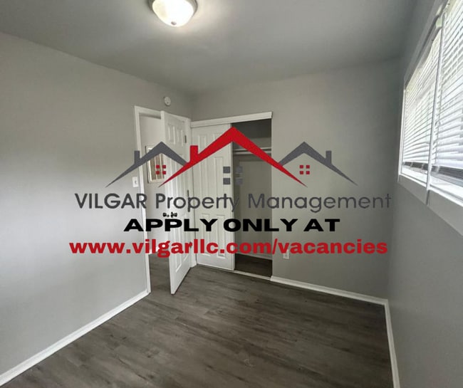 Building Photo - Step into this freshly updated 3 bed, 1 ba...