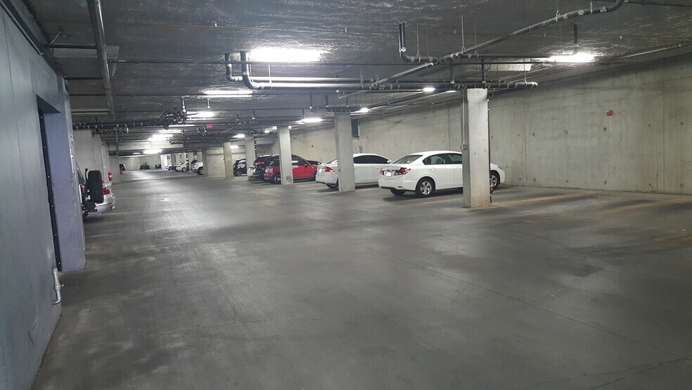 Undergrownd Parking - 26 E Serene Ave