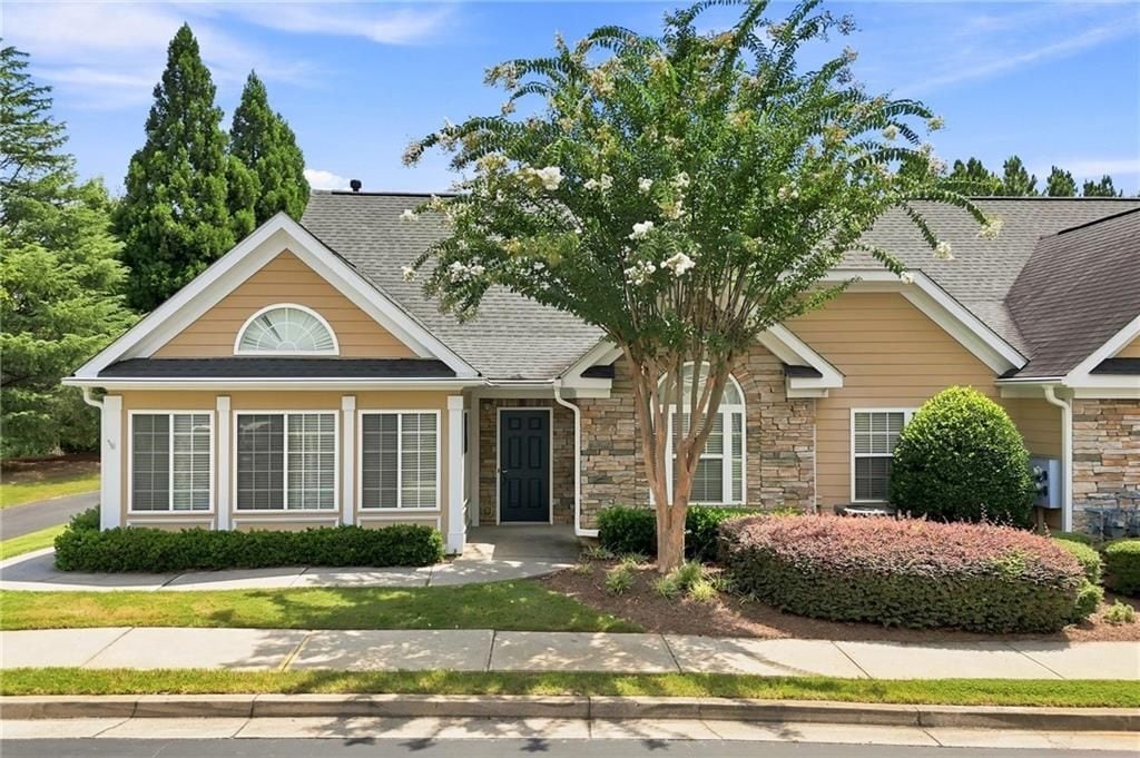 Building Photo - 3204 Village Ln