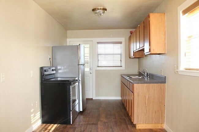 Building Photo - 1500 Tucson Rd