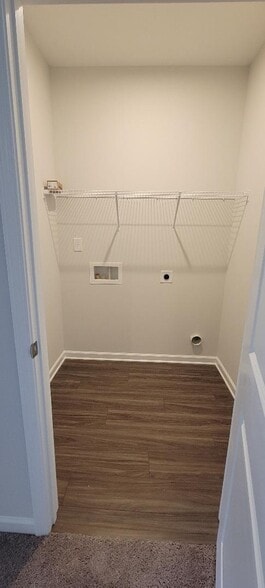 Laundry Room with shelves - 804 Oak Center Dr