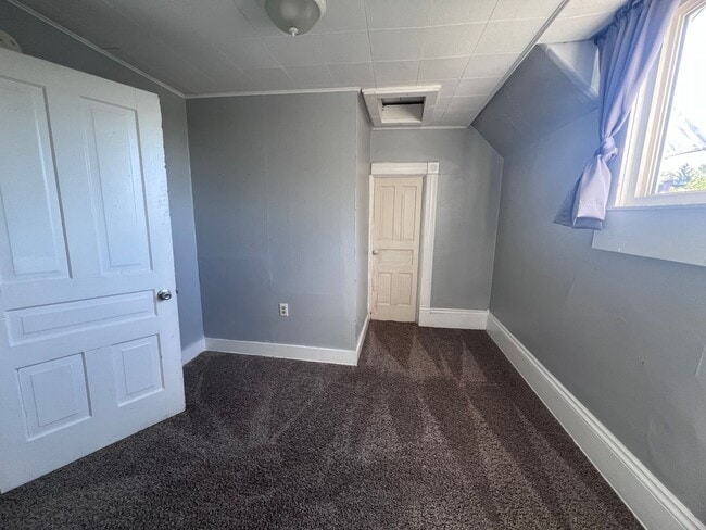 Building Photo - Cute 3 Bedroom home close to medical mile