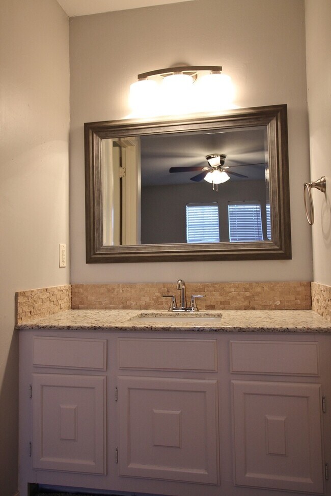 Building Photo - Available Now: Stunning 4-bedroom, 2-bath ...