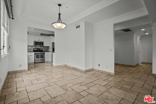 Building Photo - 11952 Montana Ave