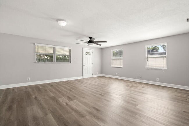 Building Photo - UPGRADED Home For Rent in Orangewood Highl...