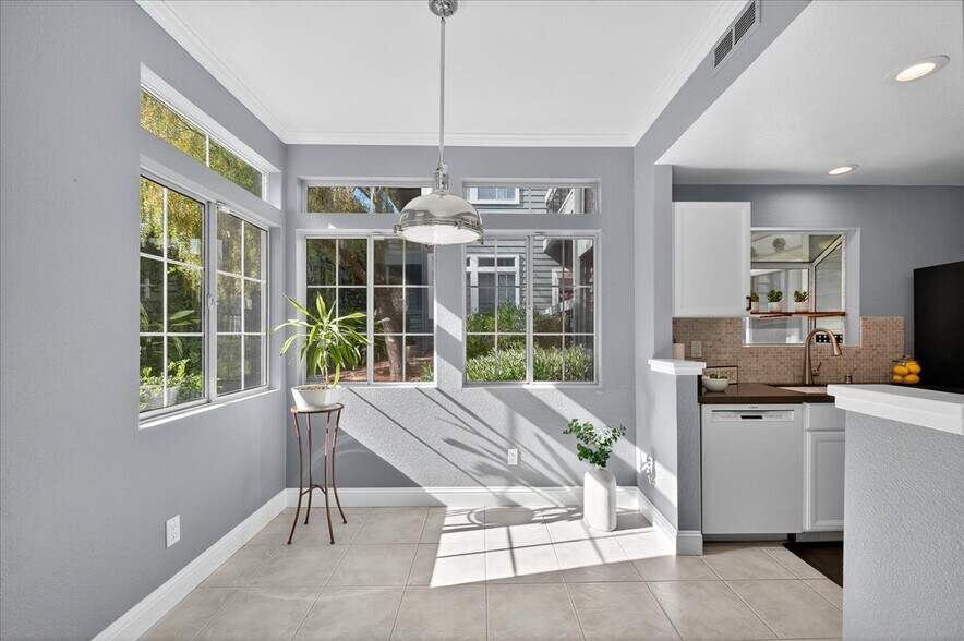 Building Photo - 7875 Canyon Meadow Cir