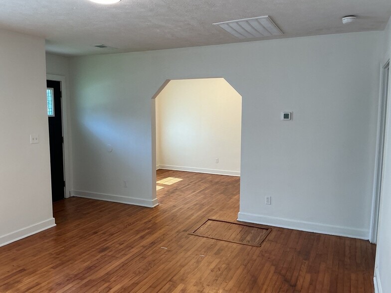 Building Photo - 105 Northside Dr