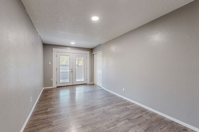 Building Photo - 2830 Floral Rd NW