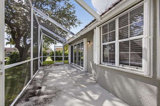 Building Photo - 12865 Meadowbend Dr