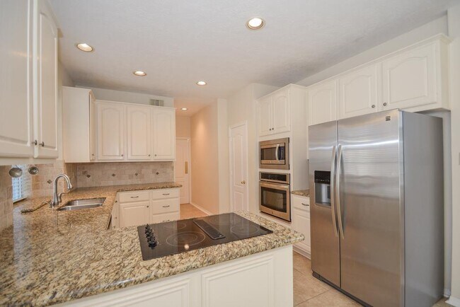 Building Photo - 910 Chinni Ct