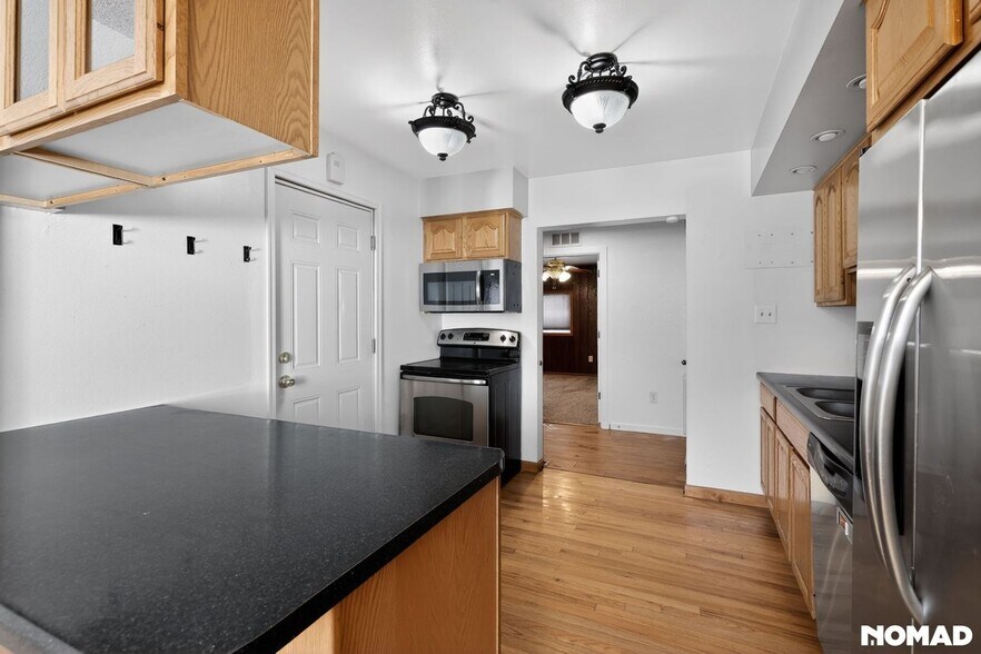 Building Photo - 1343 S Irving St