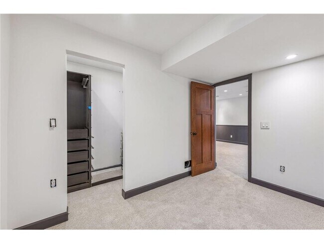 Building Photo - 3159 Northview Rd
