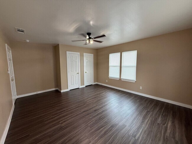 Building Photo - Newly Remodeled 2 Bedroom-1 Bath House