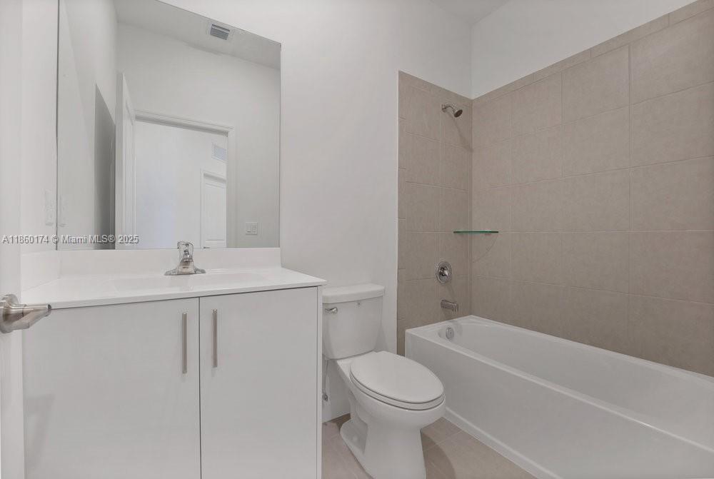 Building Photo - 250 SW 159th Ln