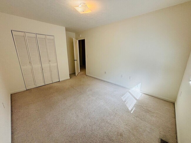 Building Photo - 911 Lora Ln