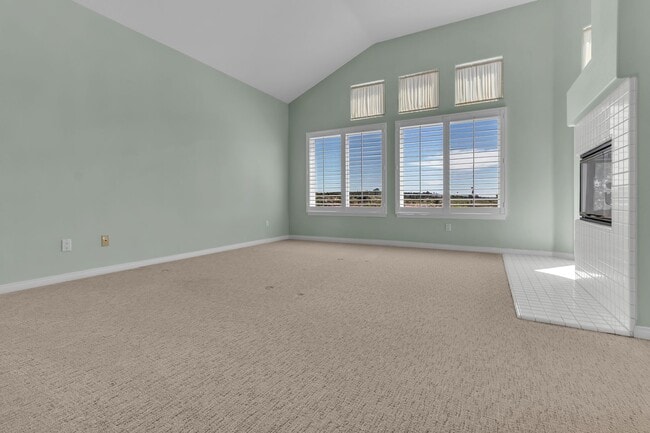 Building Photo - 12 Bergamo