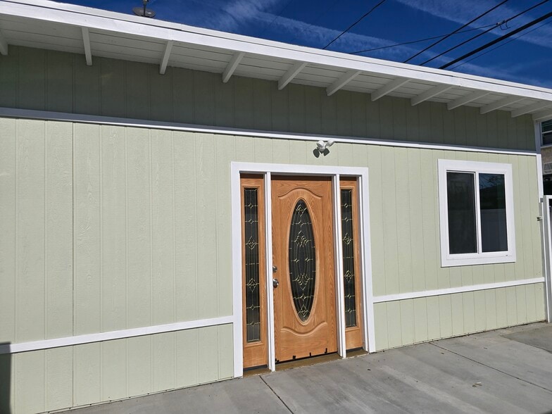 Building Photo - 3230 Cerritos Ave