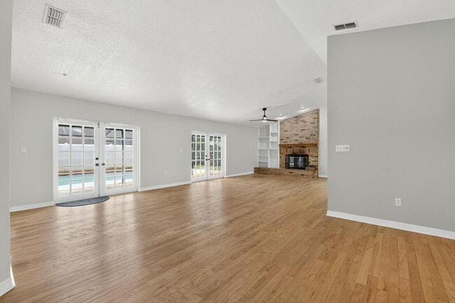 Building Photo - Available Immediately!