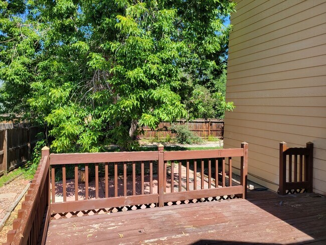 Building Photo - 4 Bed, 2.75 Bath with A/C! - MileStone Rea...