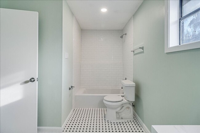 Building Photo - 5518 Sarazen Dr