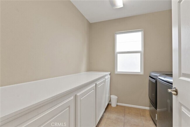 Building Photo - 13713 Turf Paradise St