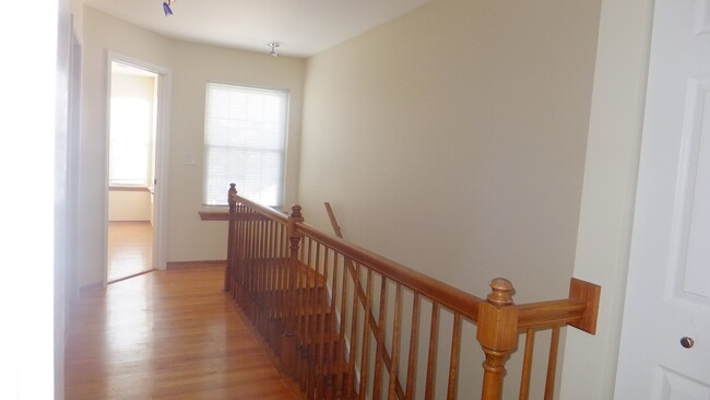 Building Photo - 367 Hunterdon Ct