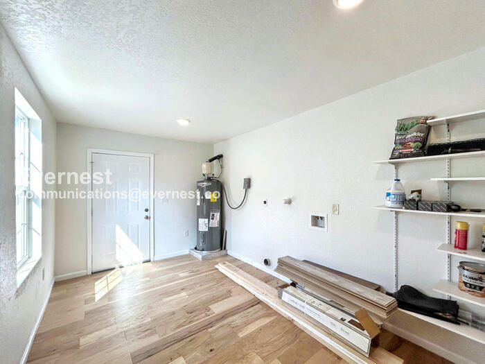 Building Photo - 207 University Ave.