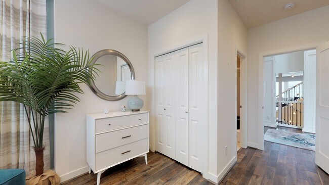 Building Photo - Issaquah highlands 5 bedroom plus Den and 5.5 bathroom newer home with a lot of amenities!!!  A m...