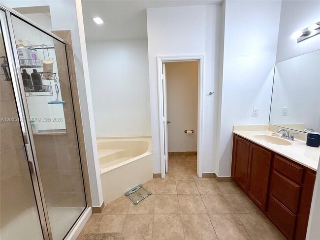 Building Photo - 758 NE 34th Ave