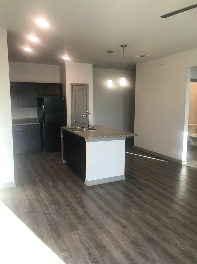 2BR - Lockhart Springs