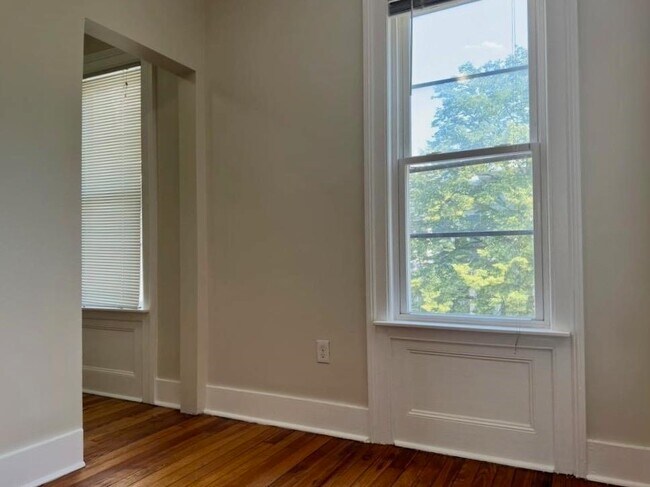 Building Photo - 9 Nesbitt St