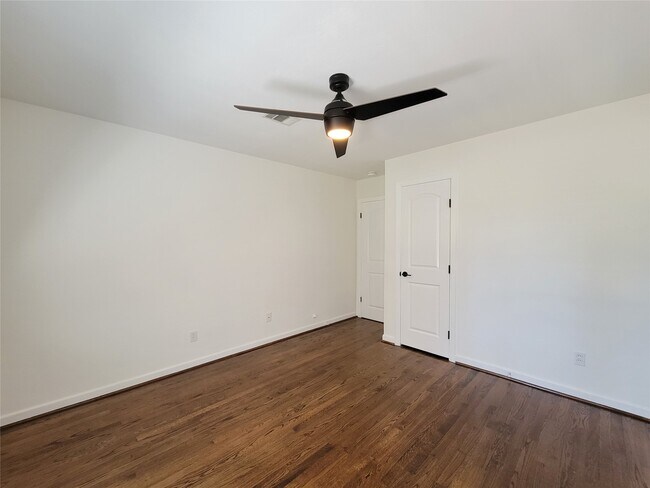 Building Photo - 9506 Vogue Ln