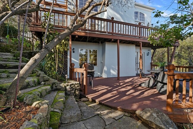 Building Photo - 344 Summit Ave