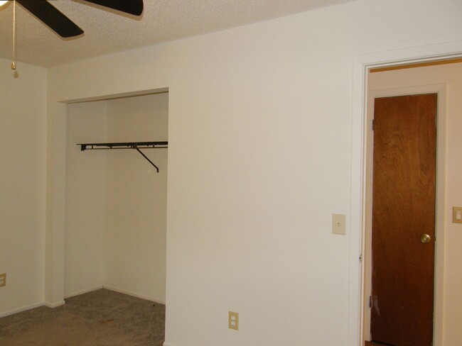 Building Photo - 3/2/2 in Spring Hill Florida 34609