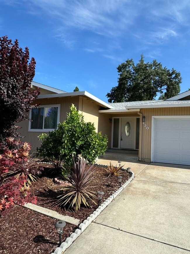 Building Photo - 430 Blue Ridge Dr