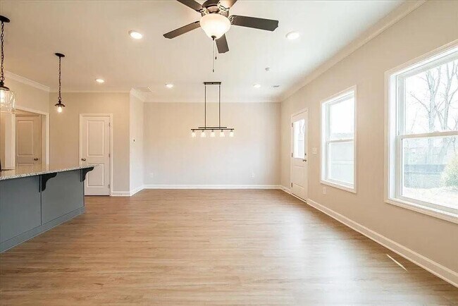 Building Photo - 121 Priestwood Ln