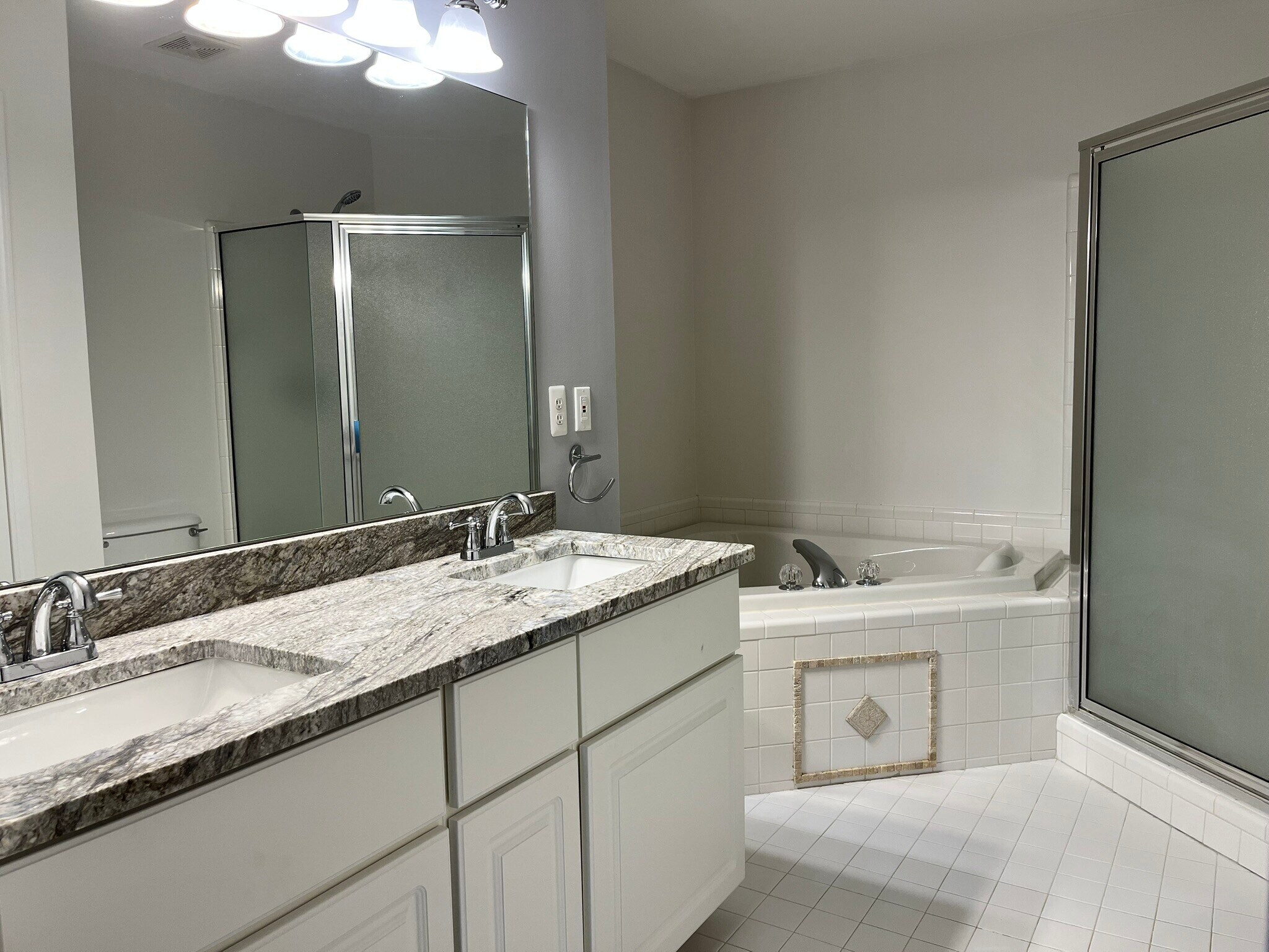 Building Photo - 4455 Park Place Dr