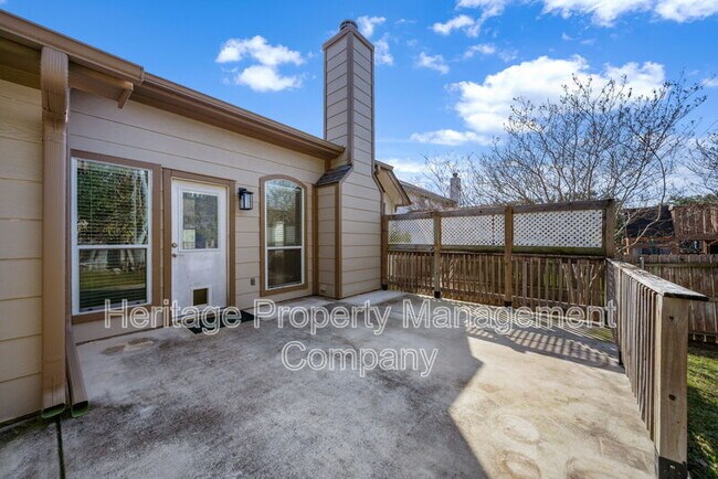 Building Photo - 1115 Willow Knoll