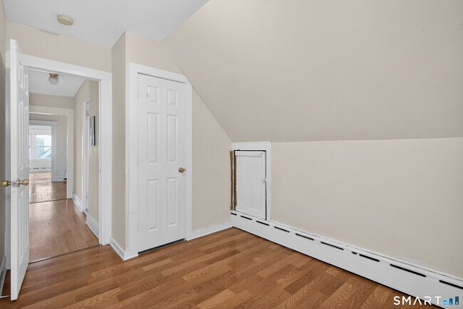 Building Photo - 361 Ridgefield Ave