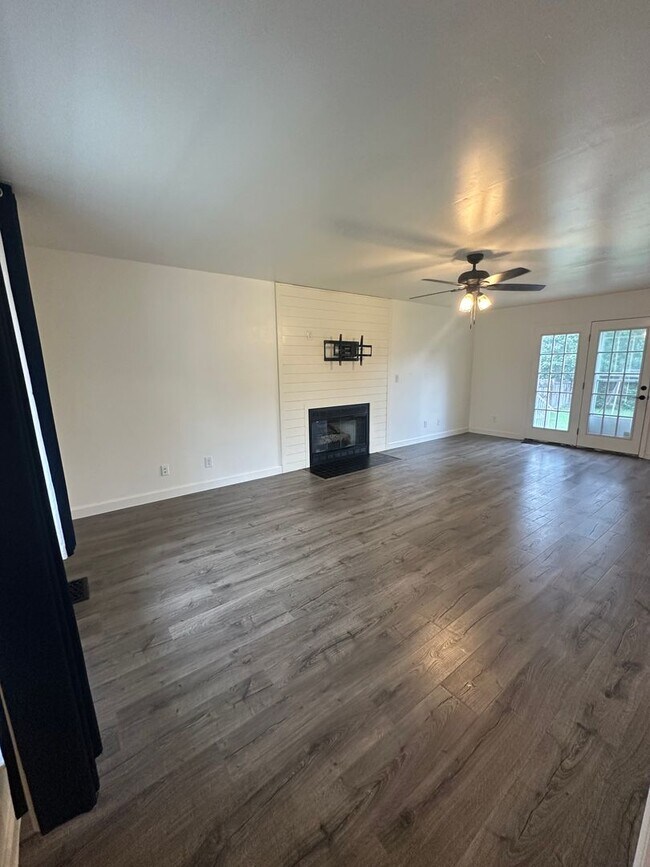Building Photo - 7620 Hammersley Rd
