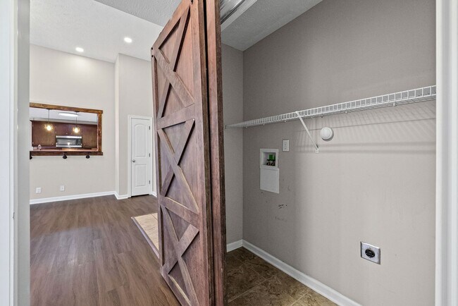 Building Photo - Pet Friendly Three Bedroom!