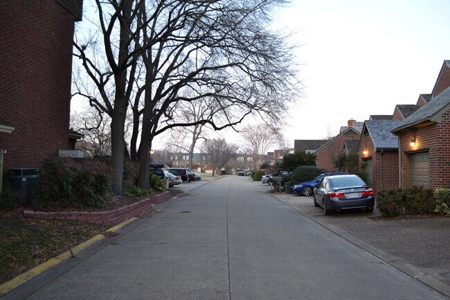 Building Photo - 1305 Llewellyn Ave