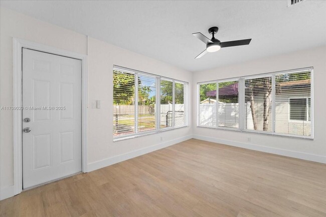 Building Photo - 2 bedroom in Hollywood FL 33020