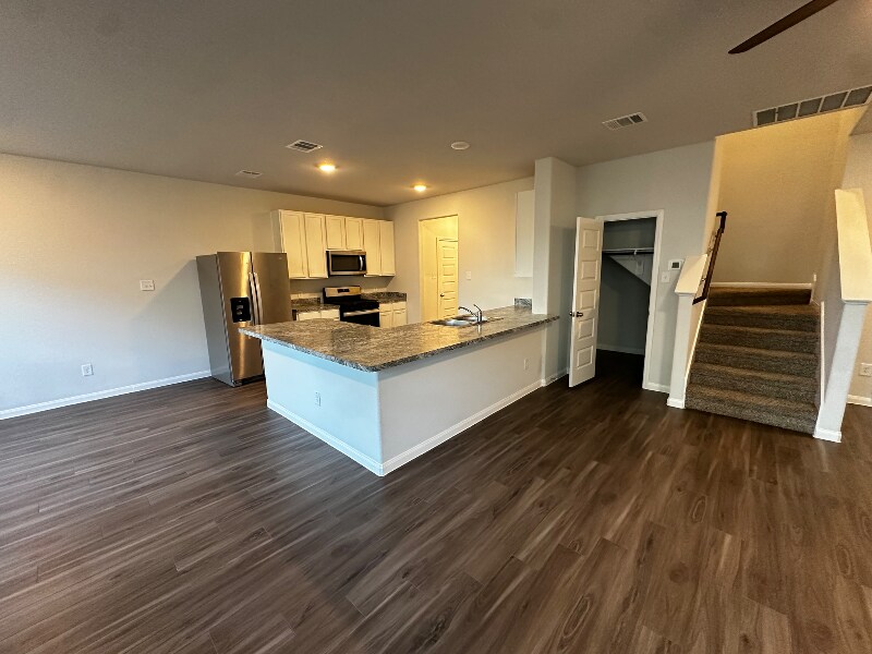 Building Photo - 22114 Regal Heights Dr