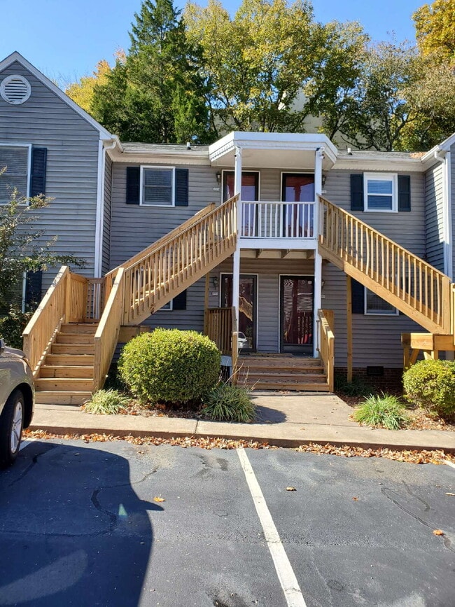 Building Photo - "Modern Comfort Awaits: Spacious 2-Bed, 2-...