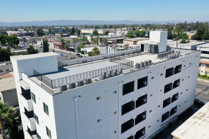 Building Photo - 8802 Van Nuys Blvd