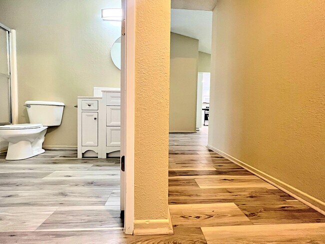 Building Photo - 2826 San Ramon Dr