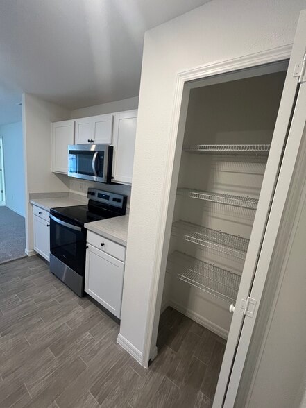 Building Photo - 27 Wood Cedar Dr